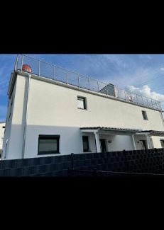Oberasbach House | Neu-gebautes-komplettes-Reihenhaus