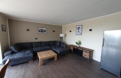 Schwerin Apartment | Neumühler Hof Ferienwohnung "Stefan" bietet 4 Schlafzimmer und 4 Bäder , eine Große Badewanne und großer Terrasse zum Garten, kostenfreie Parkmöglichkeiten