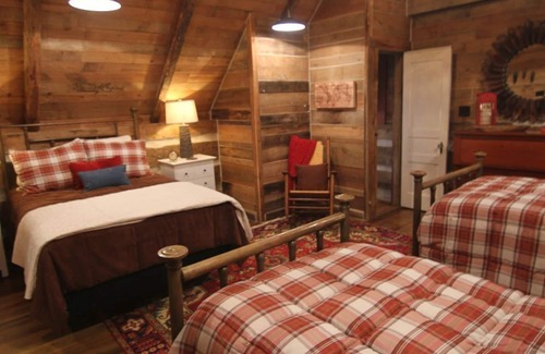 Groveoak Cabin | "New" 1800's Log Cabin Getaway Kennedy Cabin At High Falls Amazing Views