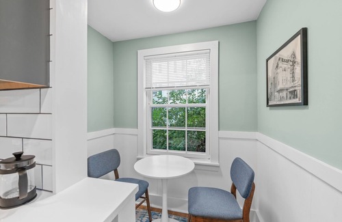 Salem Apartment | NEW 1803 Salem 1BR l Walk 2 Haunted Happenings