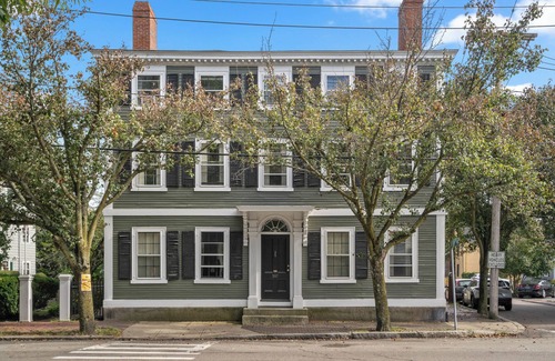 Salem Apartment | NEW 1803 Salem 1BR l Walk 2 Haunted Happenings