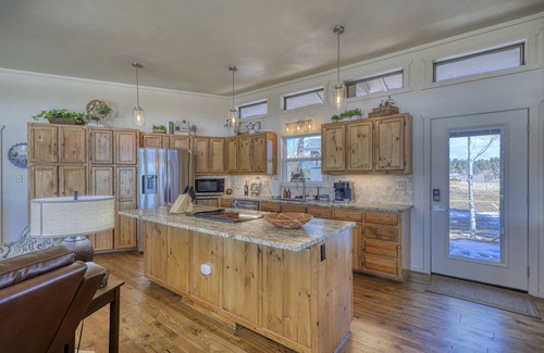 Pagosa Springs House | New! 19th Hole Ski Chalet: Hot Tub, Mountain & Lake Views, on Golf Course