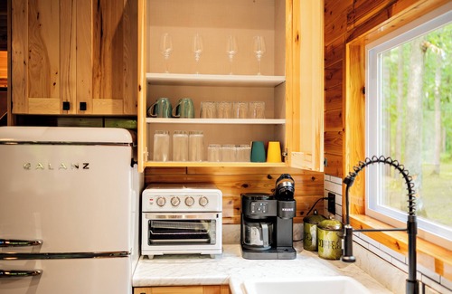Wellston Cabin | New 1bd/1bth cabin + washer/dryer- Sleeps 4 Near trails/Tippy Dam