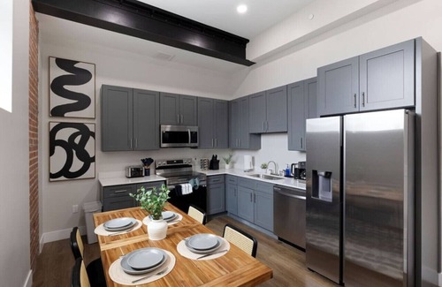 Cleveland Apartment | New 1Bed/1Bath | Parking | 10min to Downtown | Zoo