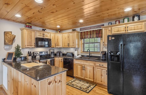 Wears Valley Cabin | New 1BR/1BA The Bear Stop Flat Paved Access Wears Valley Hot Tub WiFi Pool Table