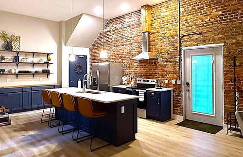 Sandusky House | New 1st Floor Apt in Downtown Sandusky!