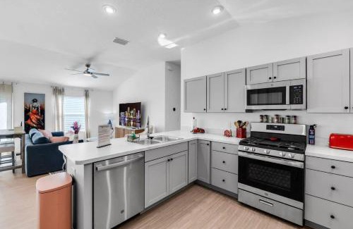Okahumpka House | New 2-2 Patio Villa with Golf Cart