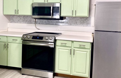 Spokane House | New 2 Bed 1 Bath, Comfortable & Convenient !