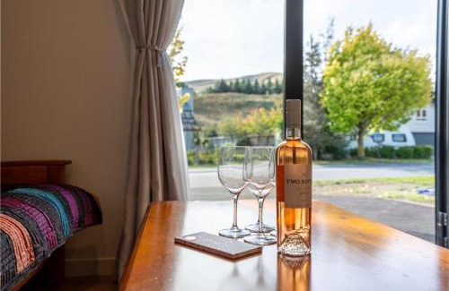 Lake Hayes House | New 2 bedroom Holiday home with over 50 amenities in Queenstown, NZ