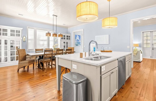 Watercolor House | NEW 2 Blocks to Camp WaterColor with LSV, Bikes, and more!