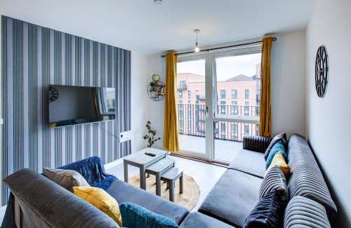 Botwell Apartment | New 2 BR Flat Near Hayes Station Free Parking