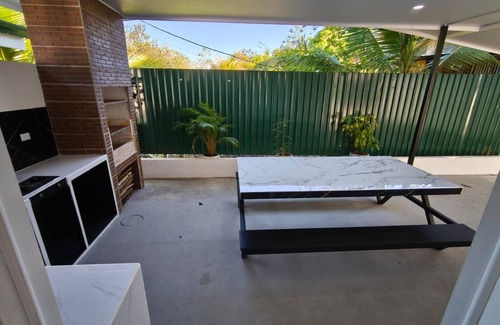 Palma House | New 2 bdr beach house with WIFI, BBQ and secure carport. Relax in style.