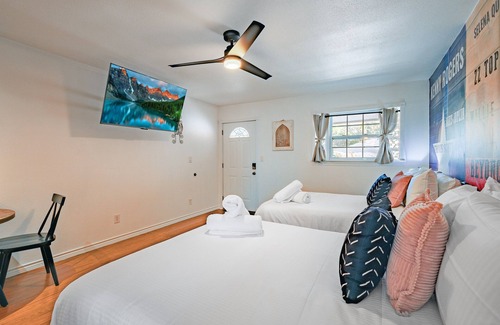 Canyon Lake Cabin | NEW, 2 Full Beds Suite AT OPEN Boat Ramp 1