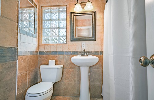 Canyon Lake Cabin | NEW, 2 Full Beds Suite AT OPEN Boat Ramp 1