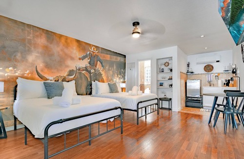 Canyon Lake Cabin | NEW 2 Full Beds Suite AT Open Ramp 1