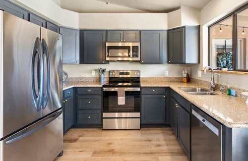Westgreen Estates House | *NEW* 2 Homes in 1! Casita, Heated Pool, Fire Pit!