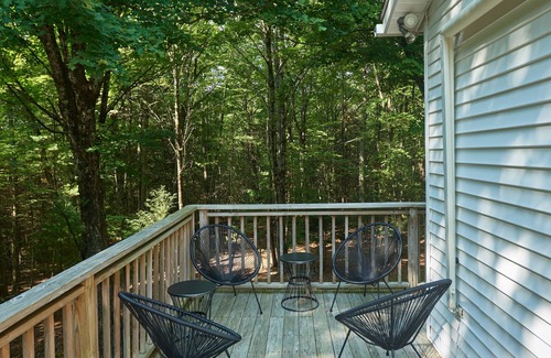 Kerhonkson House | NEW! 2- Hours from NYC; Peaceful Modern Hideaway w/BBQ, Firepit, & Gameroom