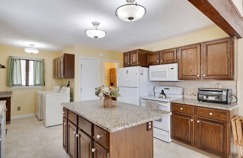 Albrightsville Cabin | New! 2 Pools! A/C ! Spacious House with HOT TUB, Games, Dog ok!