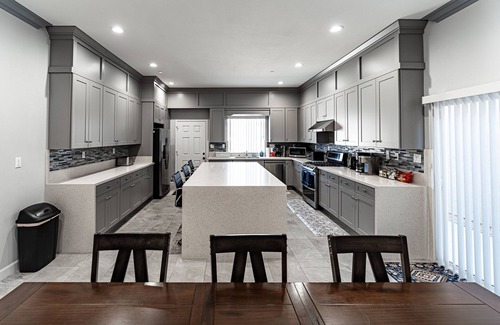 Midway City House | New 2022 5-Bedrooms w/9 Queen Beds Near Disneyland