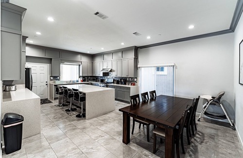 Midway City House | New 2022 5-Bedrooms w/9 Queen Beds Near Disneyland