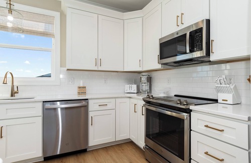 Emerald Isle House | New 2025 4 BR Luxury Home w/Pool, Elevator, Gourmet Kitchen & Ocean-Sound Views
