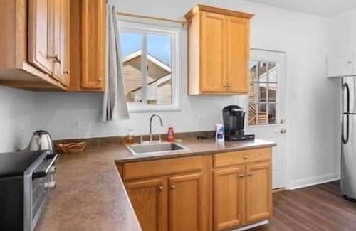 Downtown House | New 2BR 1BA Retreat With Modern Design