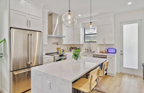 Southwest House | NEW 2BR 2BA Modern Palm Beach Cottage