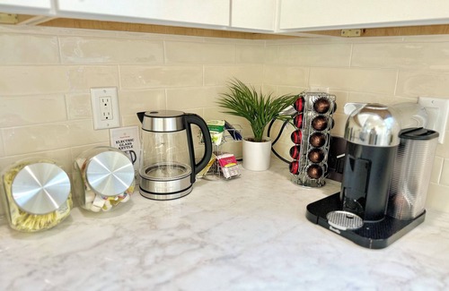 Southwest House | NEW 2BR 2BA Modern Palm Beach Cottage