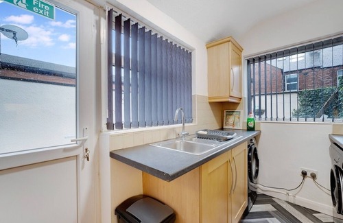 Darlington House | New! 2BR in Dundee Free WIFI