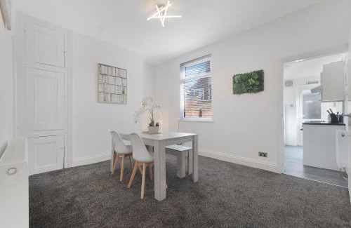 Darlington House | New! 2BR in Mowden Terrace