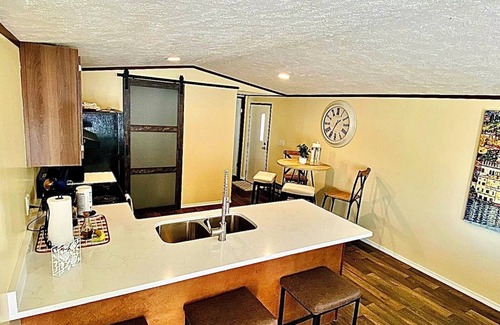 Interchange Square House | New! 3/2 House: 10 min beach, 50 min Space Center