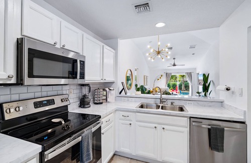 Jupiter House | *NEW 3/2 Pool Home, Private Yard, Great Location!