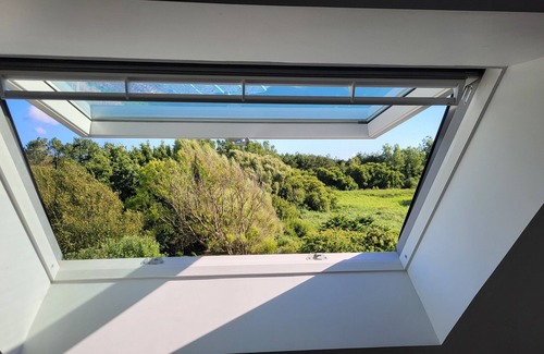 Ploneour-Lanvern Apartment | New: 3* accommodation with terrace between land & sea.