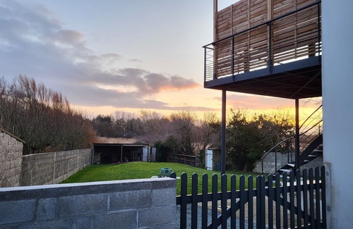 Ploneour-Lanvern Apartment | New: 3* accommodation with terrace between land & sea.