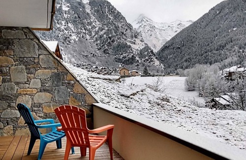 Champagny-en-Vanoise Apartment | New 3 bed apartment, large terrace, superb views, pool, sauna and gym.