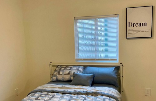 Babe Denny House | New 3 BEDROOM/ 2.5 BATH Home, downtown Indianapolis with FREE PARKING