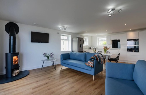 St Ives House | New 3 bedroom house, sleeps 6, St Ives with balcony, views, parking, wifi.
