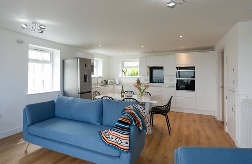 St Ives House | New 3 bedroom house, sleeps 6, St Ives with balcony, views, parking, wifi.