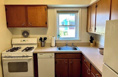 Aurora Highlands Apartment | NEW 3 Bedroom Urban Gateway