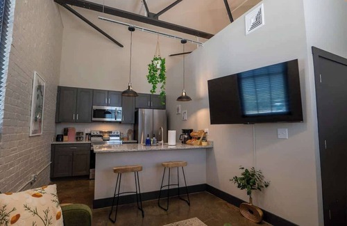 Buchanan Apartment | New 3 BR Apartment King Beds |Brewery |River| i-81