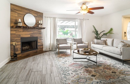 Largo House | New 3 BR Home Pool/Hot Tub- Near Downtown and Beach