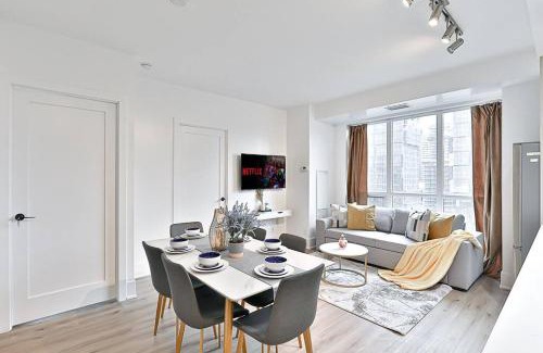 Toronto Entertainment District Apartment | New 3 BR with Free parking Downtown Toronto