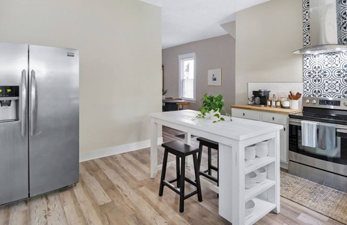 East Walnut HIlls House | NEW! 3-Story Gem, 6BR In the heart of Cincinnati!