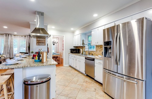 Marietta House | NEW - 3000 sq feet - Braves, Coke, Barbie Themed Rooms! Entire House!