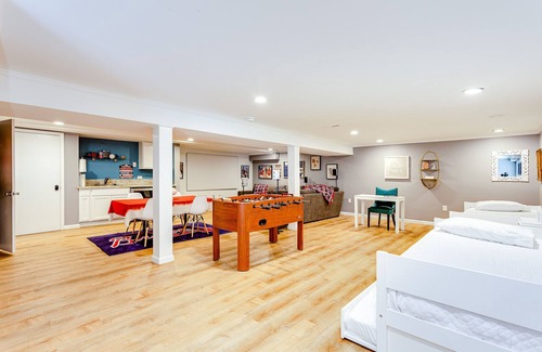 Marietta House | NEW - 3000 sq feet - Braves, Coke, Barbie Themed Rooms! Entire House!