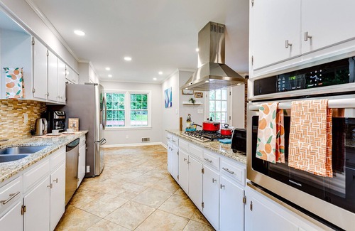 Marietta House | NEW - 3000 sq feet - Braves, Coke, Barbie Themed Rooms! Entire House!