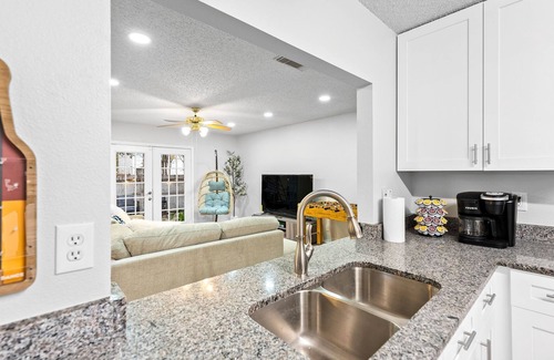 San Antonio Villa | New! 3B2B Villa, Pool, BBQ, Firepit, Yard Games, Bunk Bed, Family & Pet Friendly