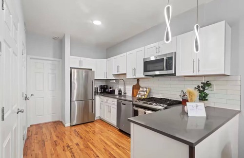Hoboken House | New!3Bed 3Full Bath/Sleeps 12/15 Mins to NYC/Near T station,buses and Parks