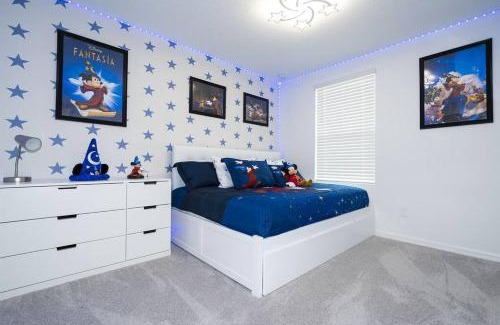 Davenport Villa | New 3Bed Resort Style Townhome with Mickey Sorcerer Room, 20 Min to Disney!