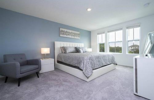 Davenport Villa | New 3Bed Resort Style Townhome with Mickey Sorcerer Room, 20 Min to Disney!